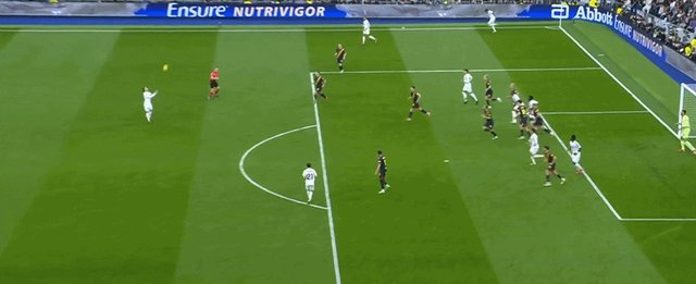 1740353783954088671.gif 皇马.gif